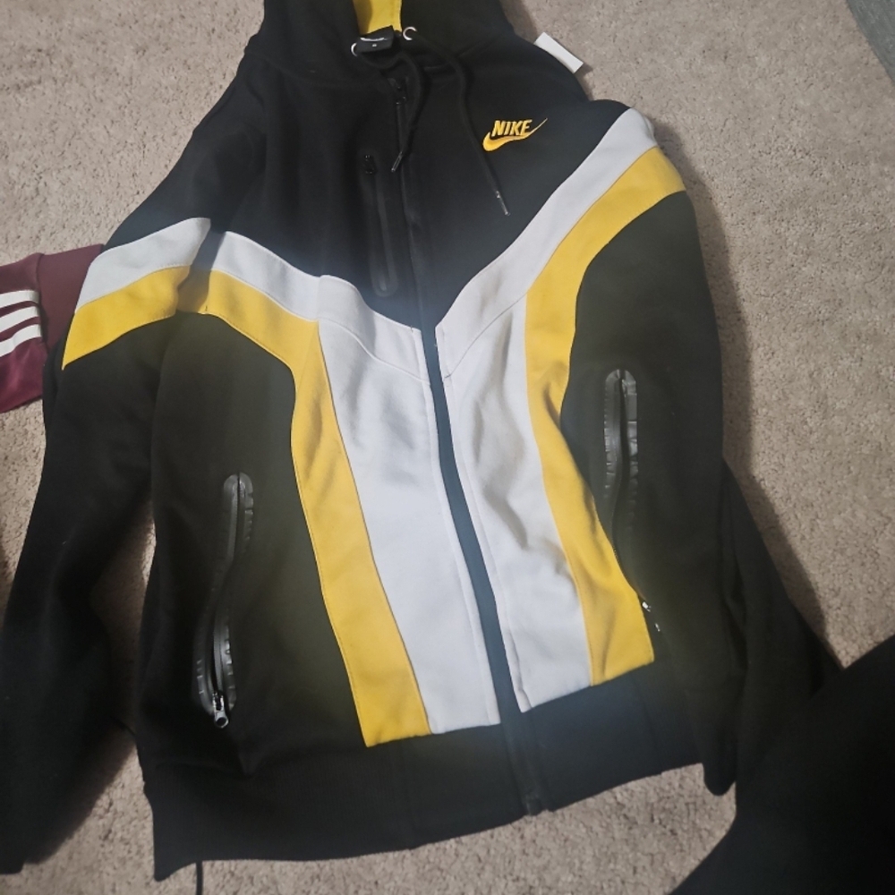 Nike Black and Yellow Zip-Up Hoodie Sizwe Small
